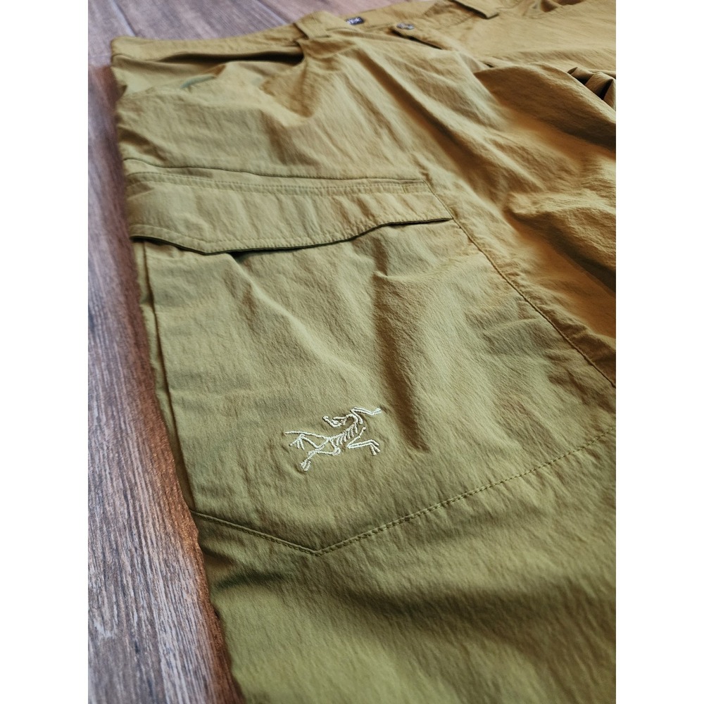 Arcteryx Mens Rampart Cargo Hiking Pants Olive Green 38x27 Stretch Trekking